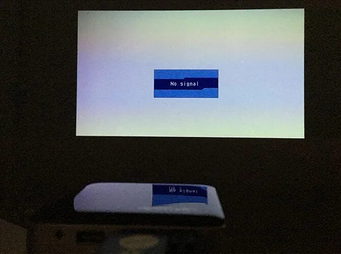 Почему видит проектор. Нет сигнала на проекторе. no signal на проекторе. проектор epson нет сигнала. проектор optoma нет сигнала.
