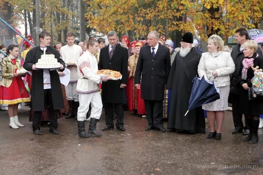 П Крестцы Новгородской области. Крестцы Великий Новгород. Деревня Крестцы Великий Новгород. Мэр поселка Крестцы.