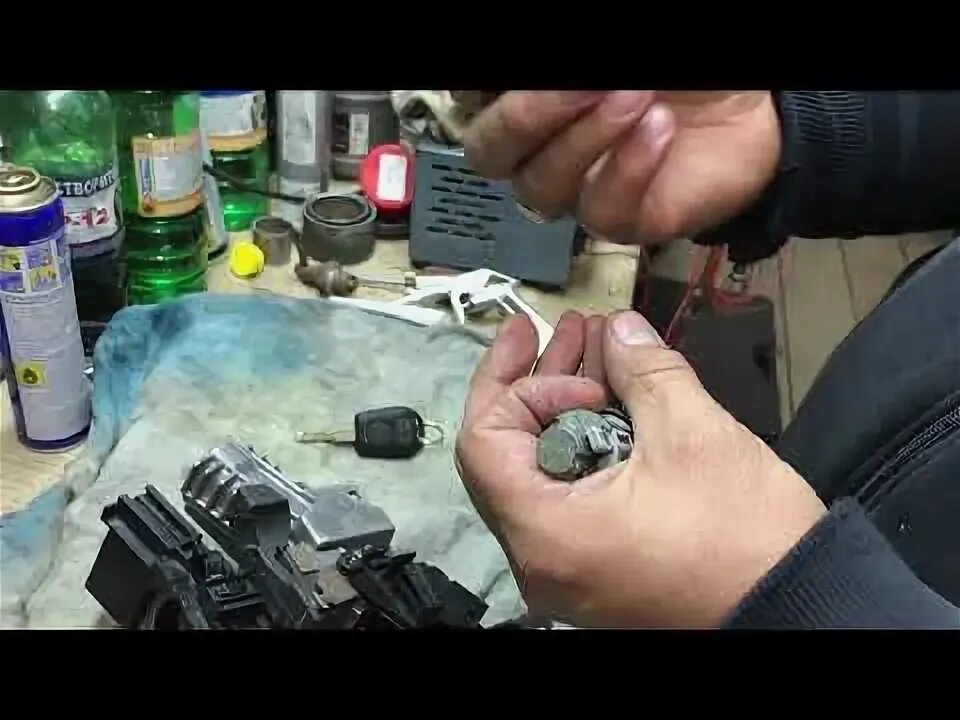 Как снять личинку замка е34 Ремонт фиксатора блокировки руля и колхоз заднего прикуривателя. BMW 5 series