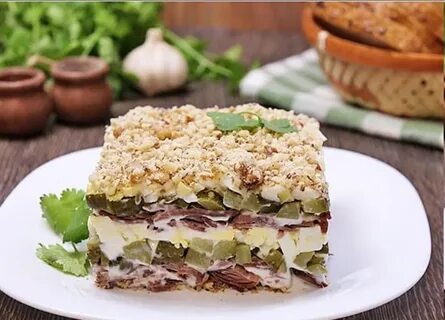 Салат с мясом и солеными