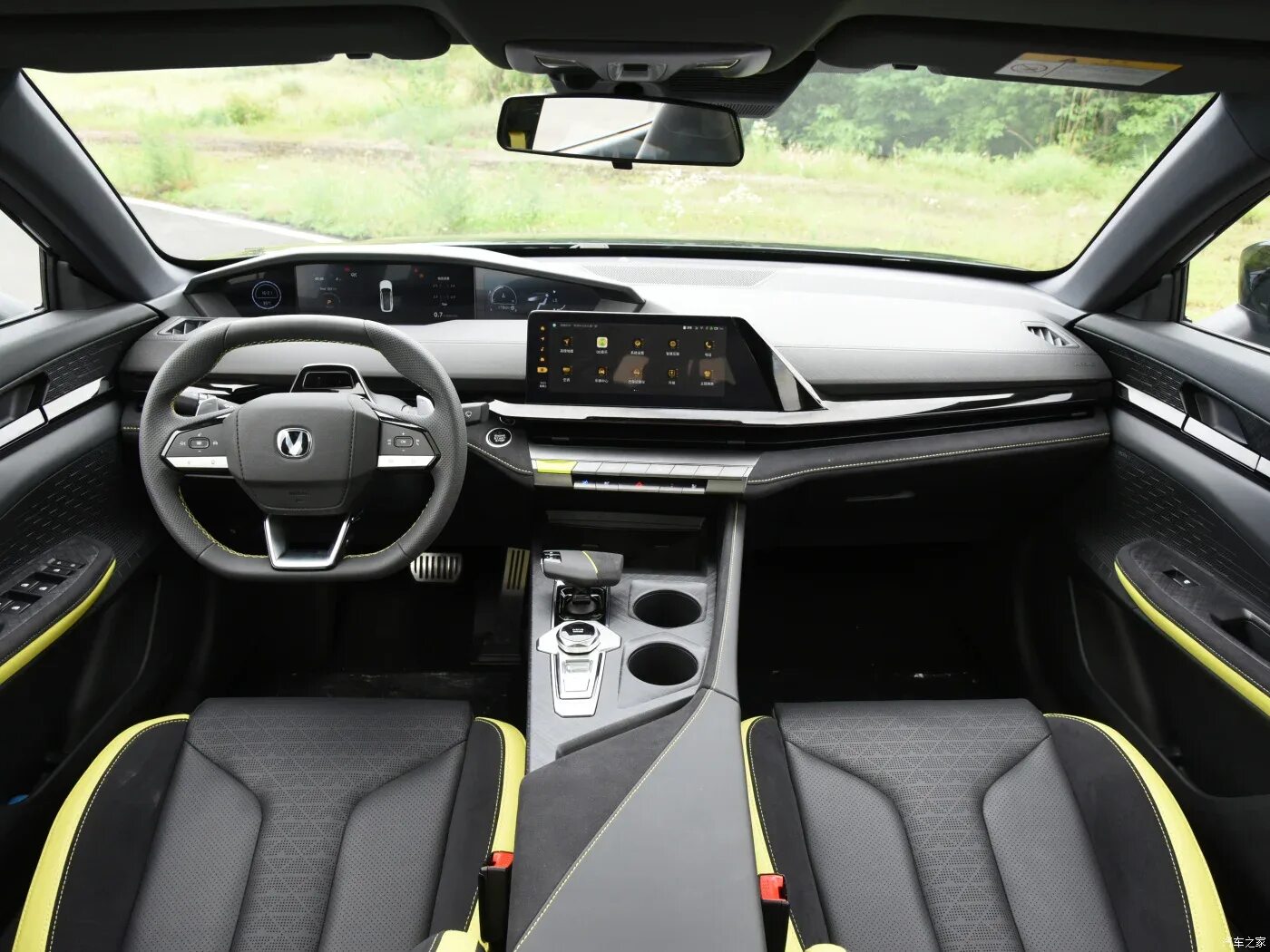 Uni 5 0. Changan uni-v 2025. changan uni-v 2025 салон. changan uni-v 2025. чанган машина 2025.