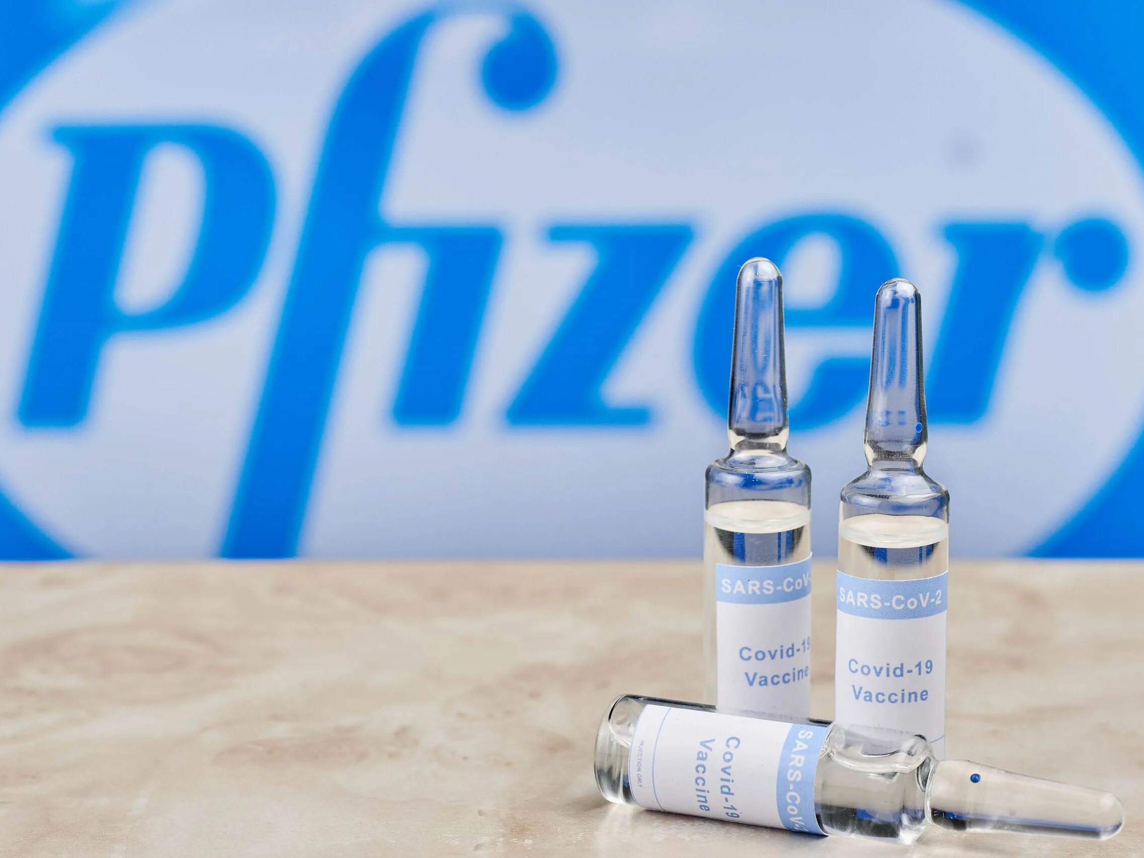 Pfizer вакцина. Файзер вакцина от коронавируса. Прививка Файзер от ковид. Фирма Пфайзер. Файзер ковид