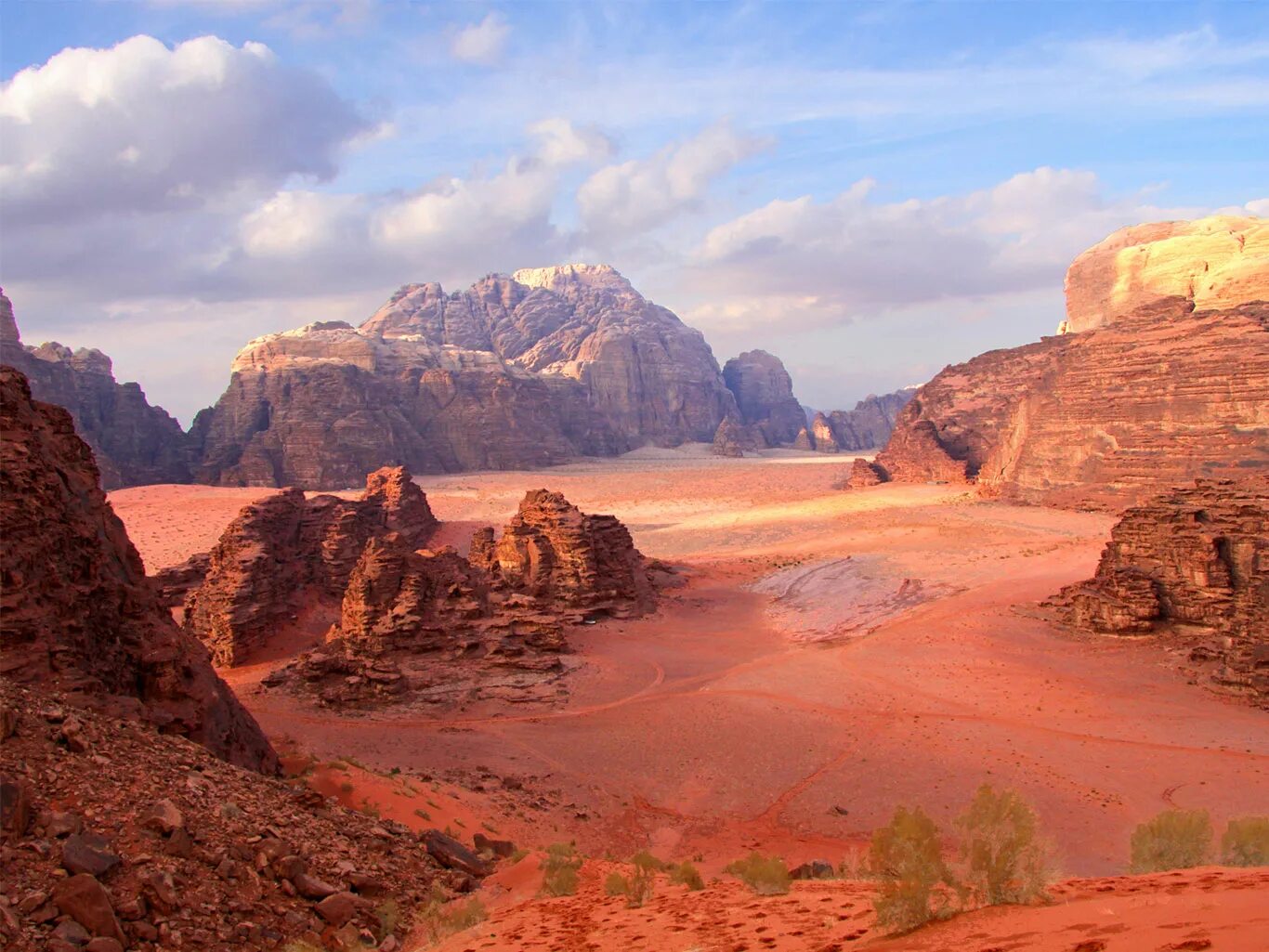 Самую большую площадь занимает пустыня. Вади-рам иордания. wadi rum иордания. иорданская пустыня вади рам. вади рам лунная долина иордания.