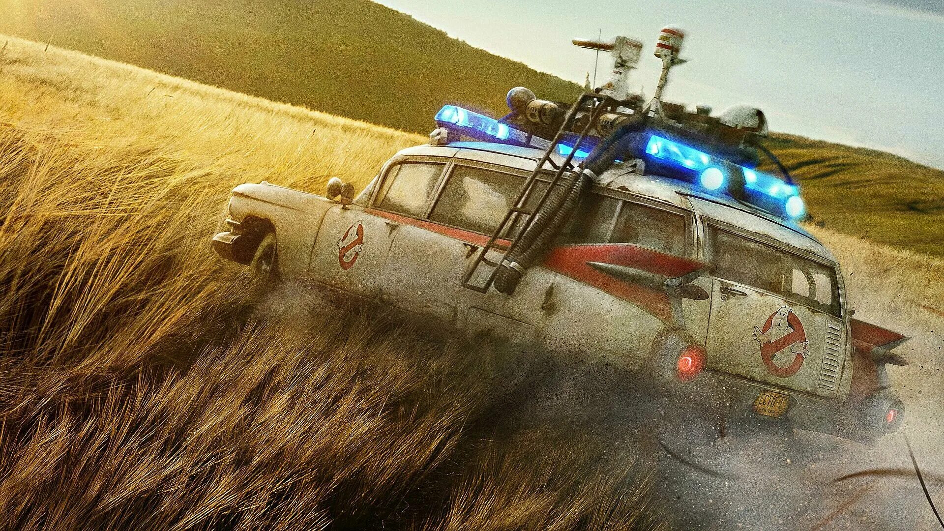 охотник фильм 2022. охотники 2 сезон. охотник на машине в лесу. запривидением. охотники за привидениями наследники.