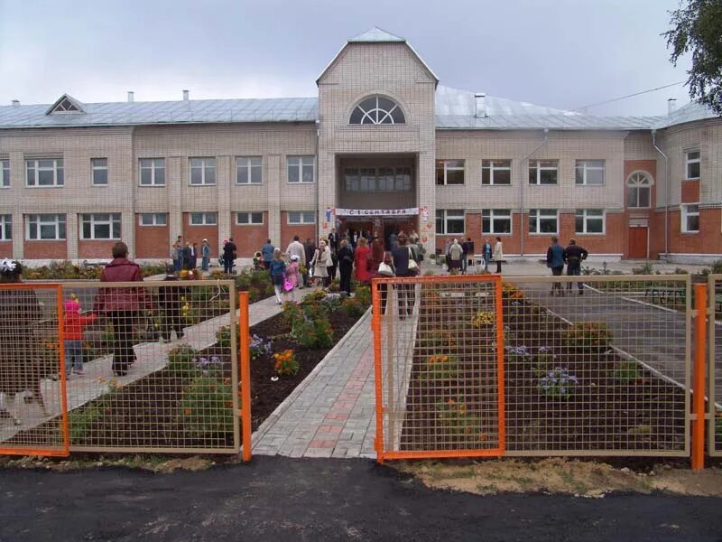 Поселок уста уренский район школа. Устанская школа уренский район. Школа уста. Школа уста. Поселок уста уренский район школа.