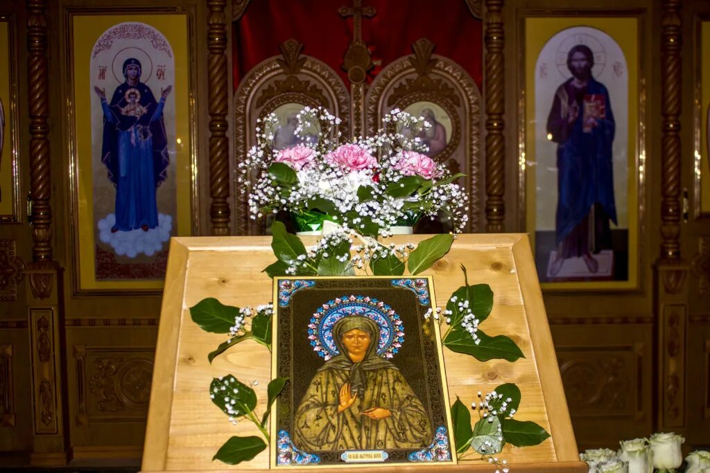 ковчег с мощами матроны московской. матрона архангельск. храм ксении петербургской и матроны в курске. храм матроны московской в архангельске. часовня матроны московской архангельск.