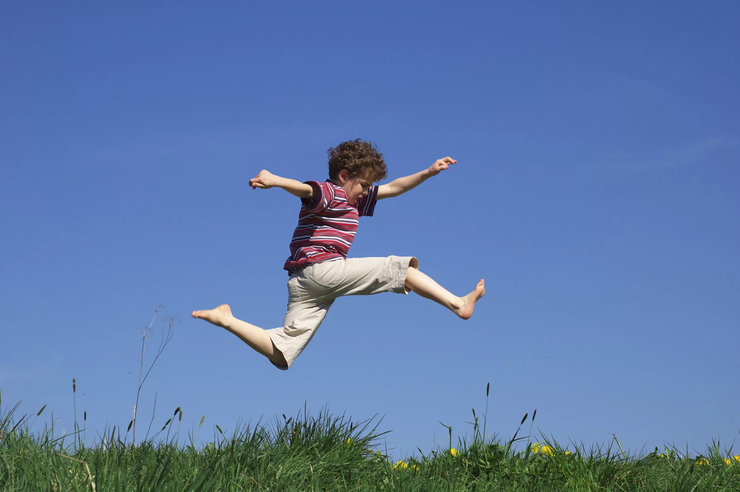 The child are running to the