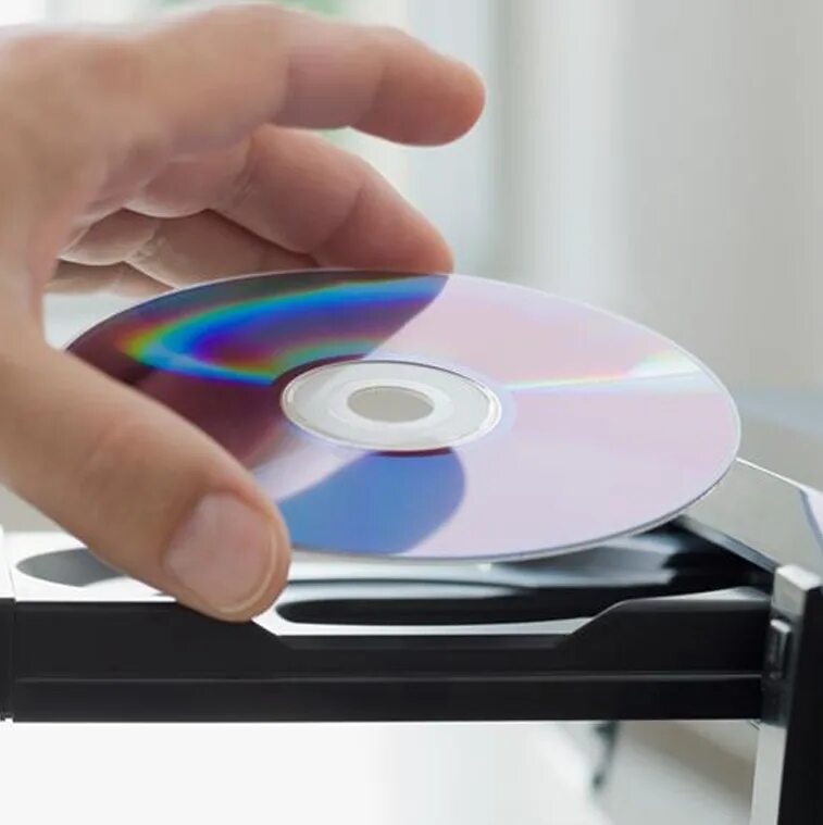 Запись аудио cd дисков. Диск в дисководе. cd диск. ютуб на двд диске. cd disk tpack.