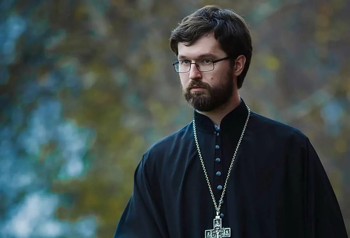 Православие. Молодой иерей. Православные фильмы монах и бес. Соловецкий монастырь братия. Чем занимается священник.