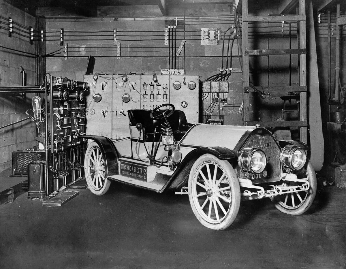 1 машина на свете. Электроавтомобиль 19 века. Электромобиль Николы Тесла.