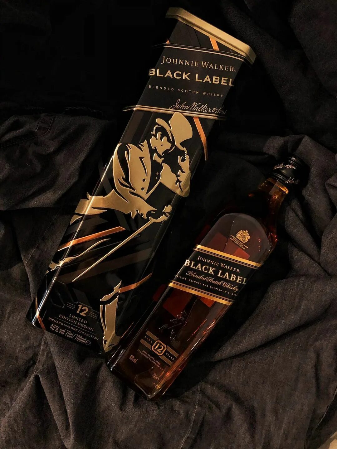 Блэк пью. Алкоголь black label. коньяк блэк лейбл. блэк лейбл фото. black label жидкость.