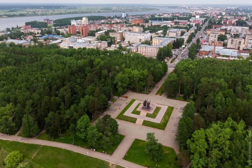 Лагерный парк томск. Лагерный парк томск. Лагерный парк томск. Лагерный сад набережная томск. Лагерный сад томск весной.