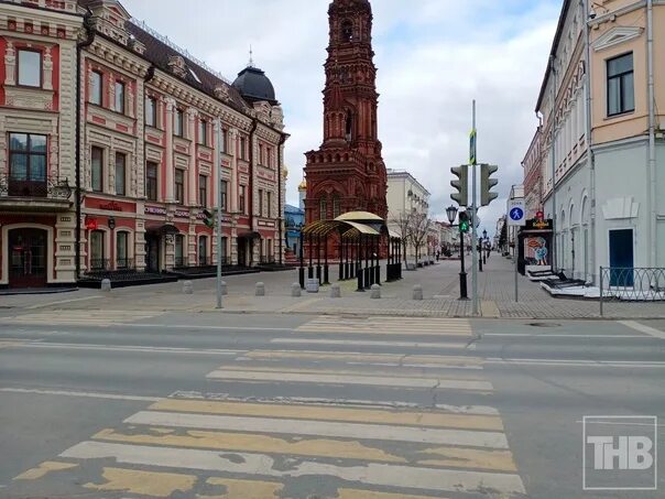 Казань казан чаша смотровая площадка. Пустая казань. Пустая улица россия. Казань арбат улица баумана. Улицы казани сейчас.