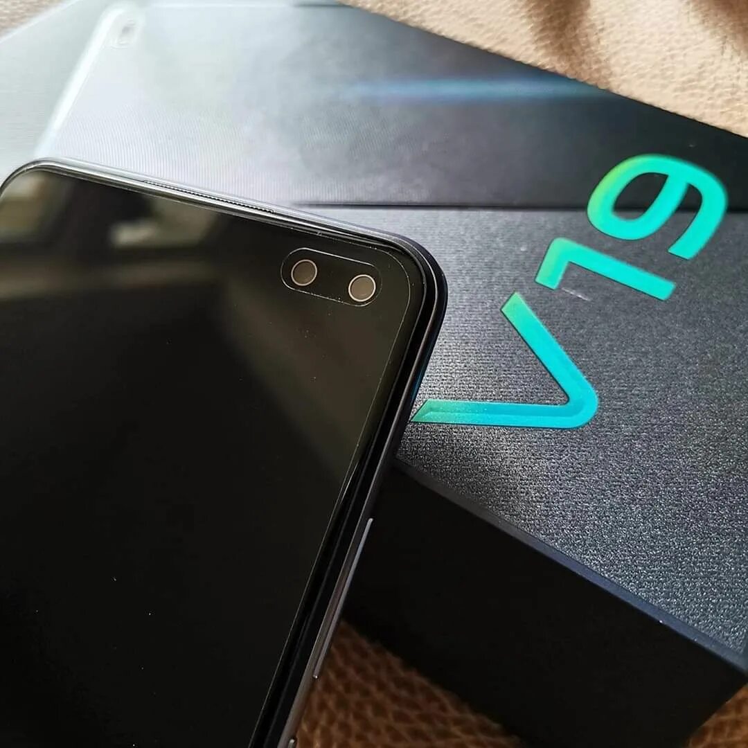 Vivo v19. Vivo 19 фото. Vivo i19 Алмаз. Смартфон vivo рельефная крышка. Te vivo