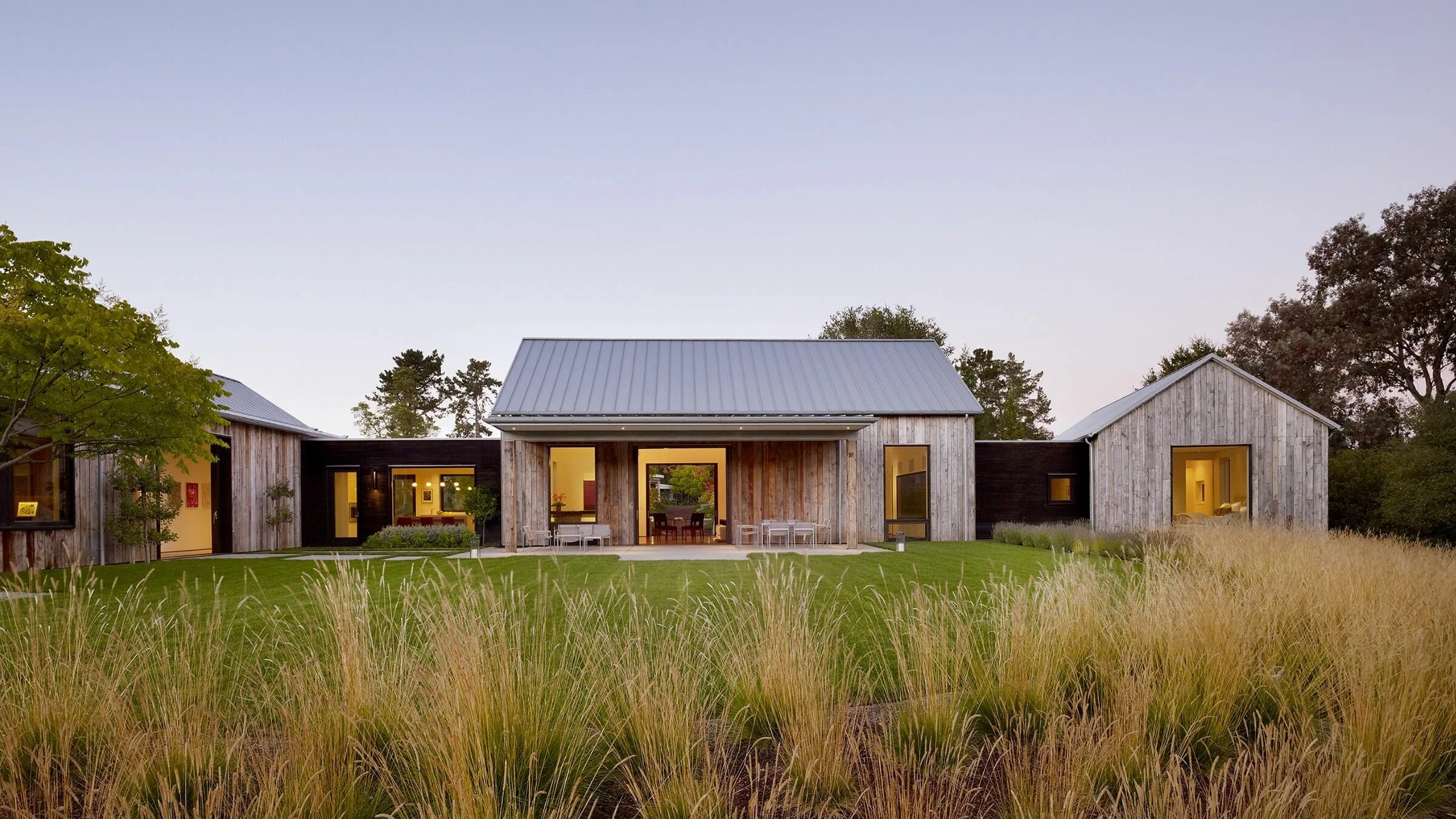 Modern village. Барнхаус США. Дом-сарай Barn House. Portola Valley Калифорния. Барнхаус Канада.