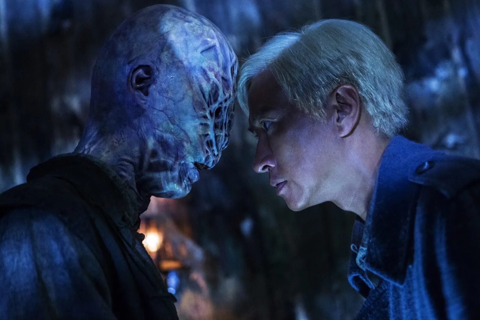 Не дыши фильм 2016. Триллеры ужасов 2015. Из тьмы фильм 2015 монстры. Триллер постер. Страдающий амнезией (2014).