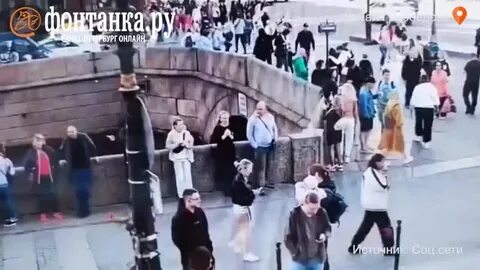 Девушка в петербурге упала