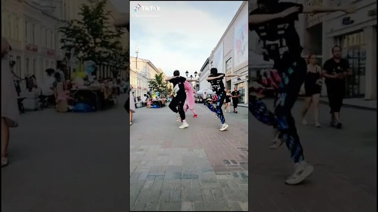 Танец тик ток движения. Шафл тик ток. шафл танец тик ток. крутые танцы из тик. танцор из тик тока.