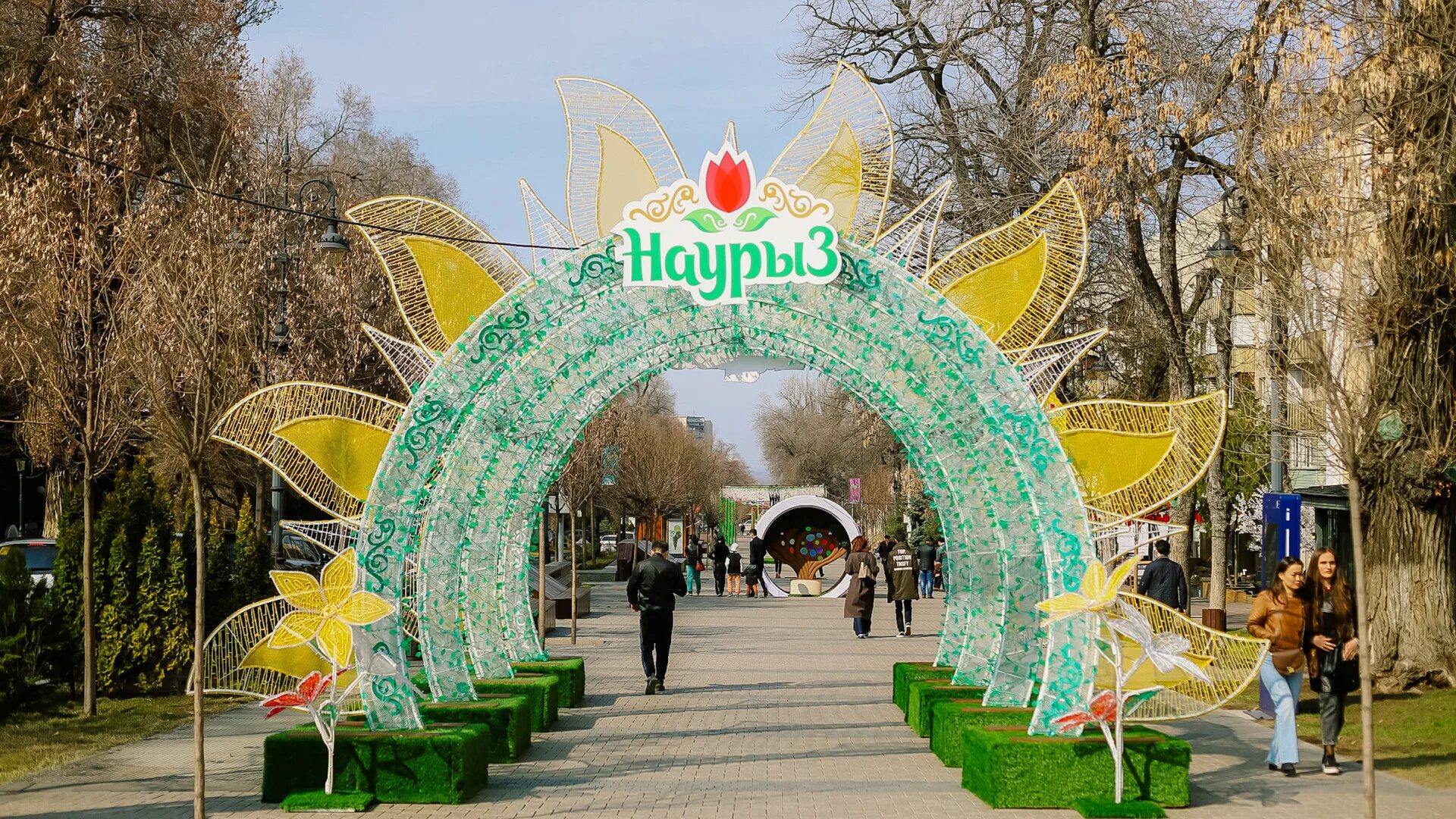 Наурыз в 2025 году какого числа. Город украшенный к празднику. наурыз фото. украшенный парк к дню детей. наурыз в астане.