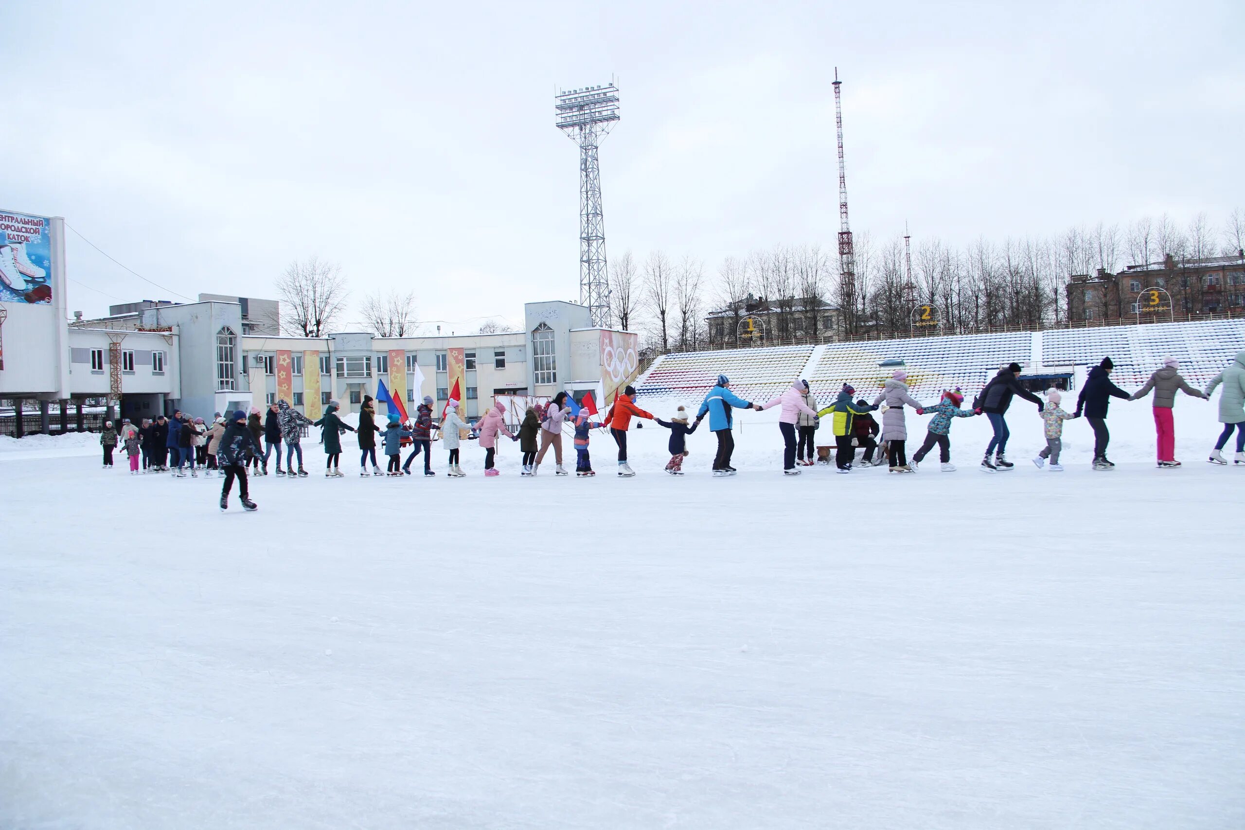 Стадион сыктывкар каток. Стадион Металлург Череповец каток. Центральный городской каток Череповец. Стадион Металлург зимой в Череповце. Стадион Центральный Гусь Хрустальный каток.