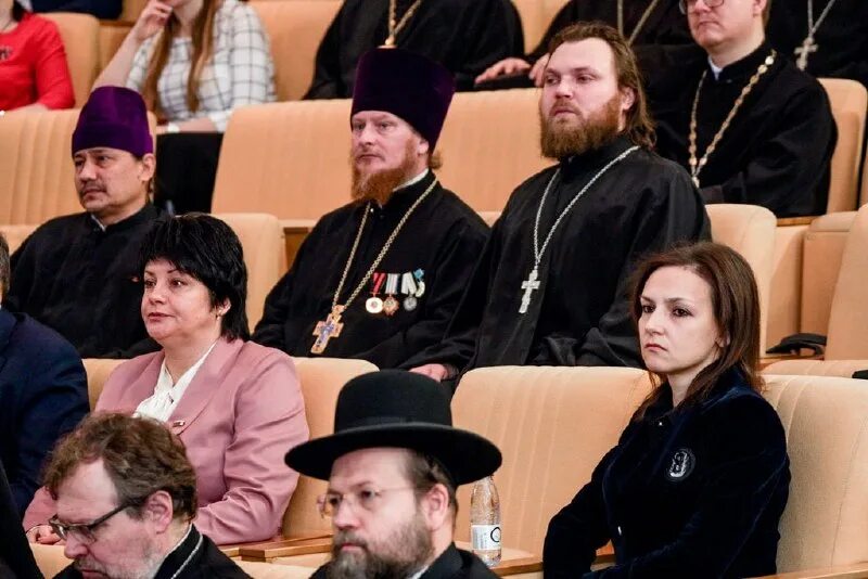 Поддержка государства церкви. Сотрудничество церкви и государства. Церковь государство и общество. Роль церкви в православии. Патриарх кирилл 2000.