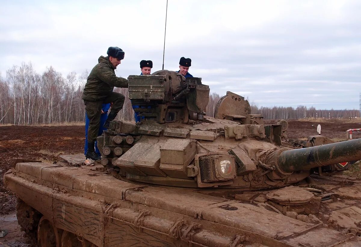 Танковое училище в россии. Казанское танковое училище. Высшее военное танковое училище Казань. Казанское высшее танковое командное Краснознаменное училище. Полигон танкового училища Казань.