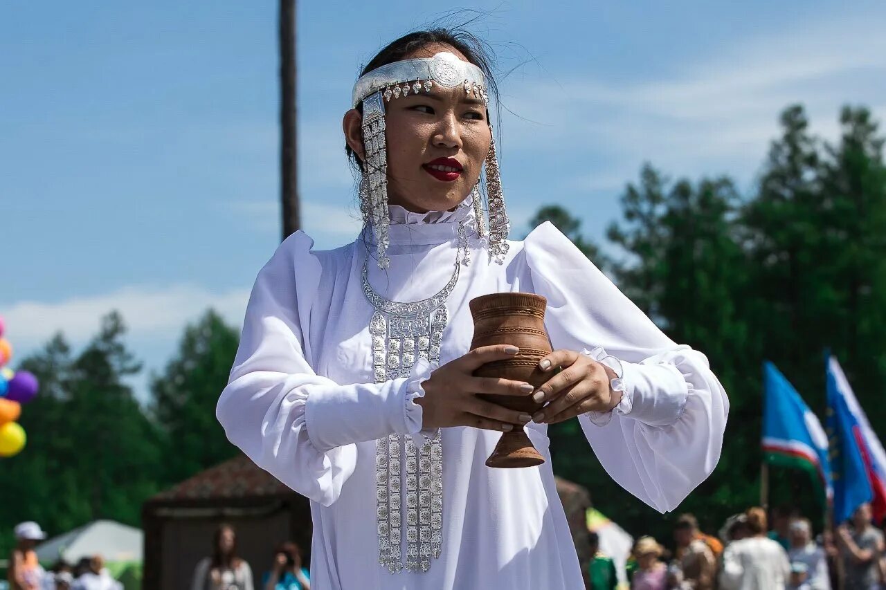 С праздником ысыах 2022. Ысыах якутов. Ысыах якутский праздник. Чорон якутский ысыах. Якутская культура ысыах.