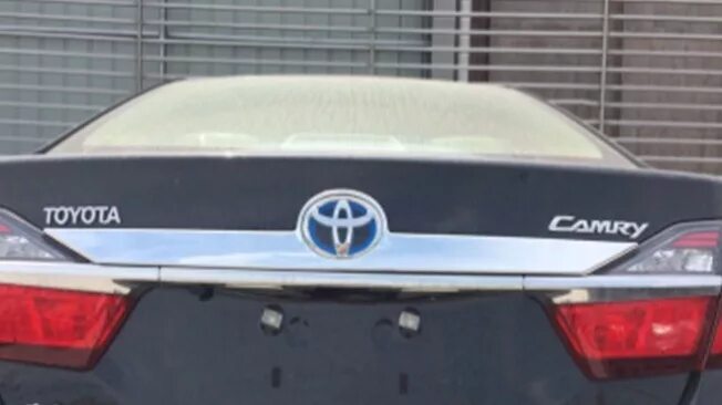 Замена эмблемы на крышке багажника - Toyota Mark II (100), 3 л, 2000 года стайли