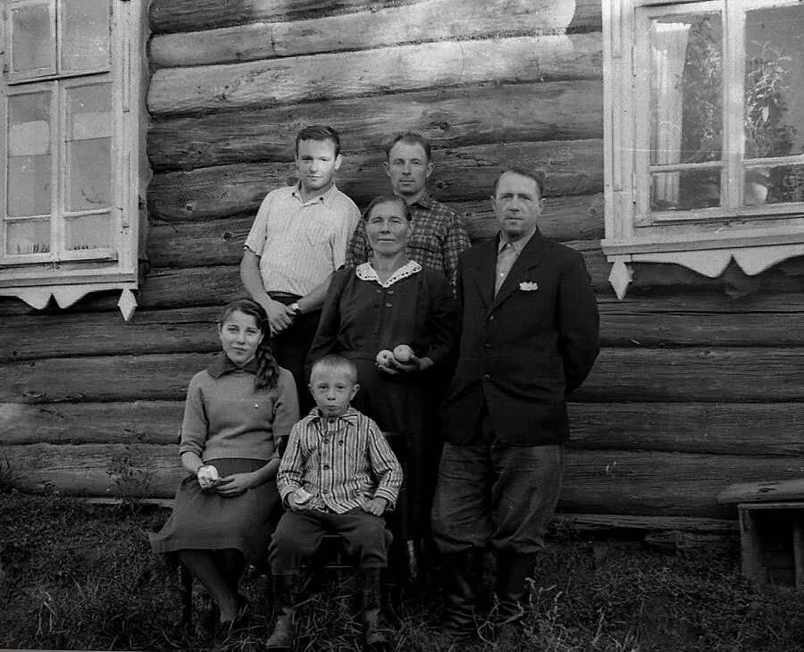 деревенская фотография летопись нашего народа. деревня завалинка. крестьяне ярославской губернии 19 века. крестьяне поволжья 19 век. деревенская фотография история нашего народа.