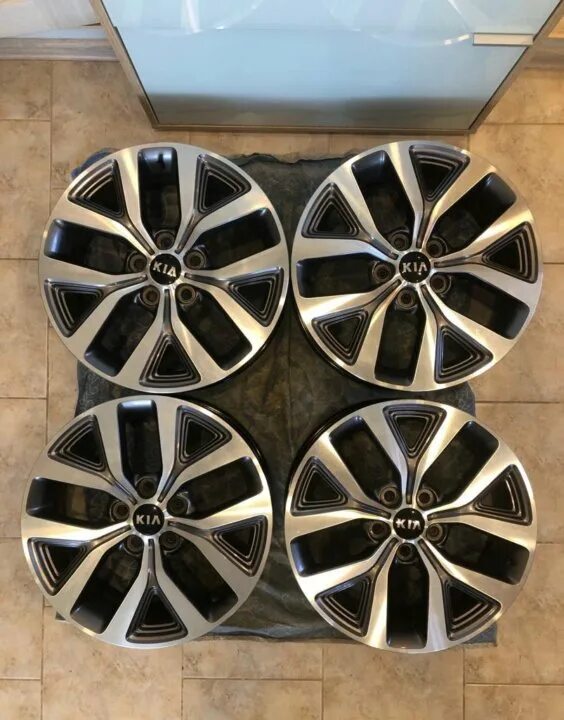 Диски киа спортейдж 3 r17. Kia sportage 3 диски r17. Оригинальные диски спортейдж 3. Диски kia sportage r17 оригинал. Литые диски киа спортейдж 3.