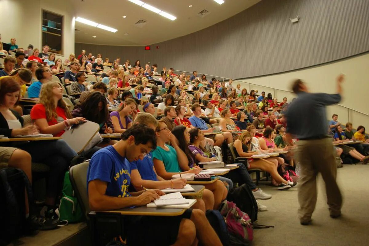 University Classroom. Образовательный канал университета Айовы. Marshall Center lecture Series. Large classes about. The students are the lecture