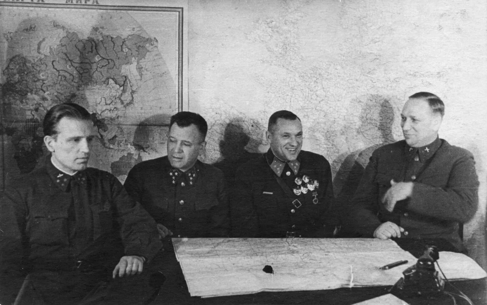 Рокоссовский маршал курская битва. Командир 34 гв сд губаревич иосиф иванович. Штабы артиллерии и все командующие артиллерией. Командир полка 1945 года. Штабы артиллерии и все командующие артиллерией.