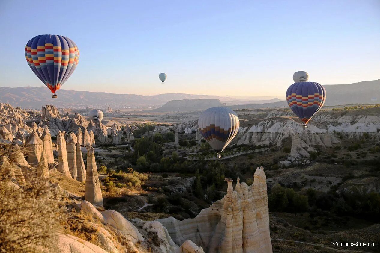 Каппадокия. Фестиваль воздушных шаров в Турции Каппадокия. Каппадокия флаг. Каньон Каппадокия.