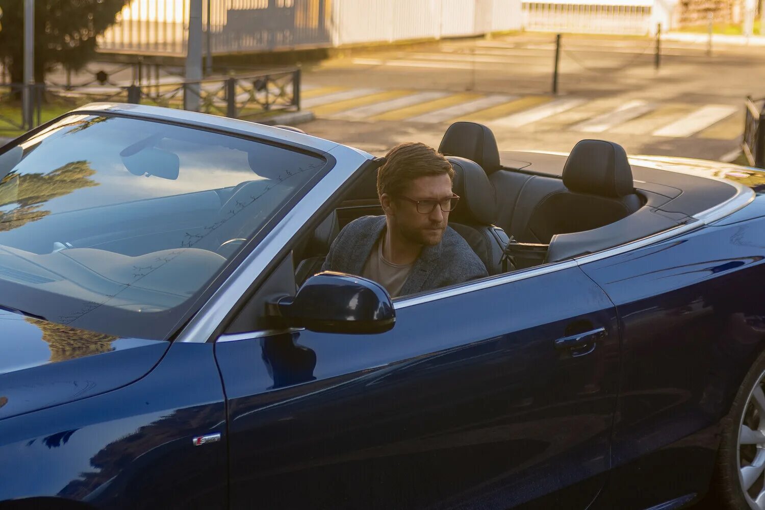 Где снимали хамелеон 2023. Актеры в сериале хамелеон съемки в апреле 2023 в адлере. Кадр из фильма. Где снимали хамелеон 2023. Сериал хамелеон 2023.