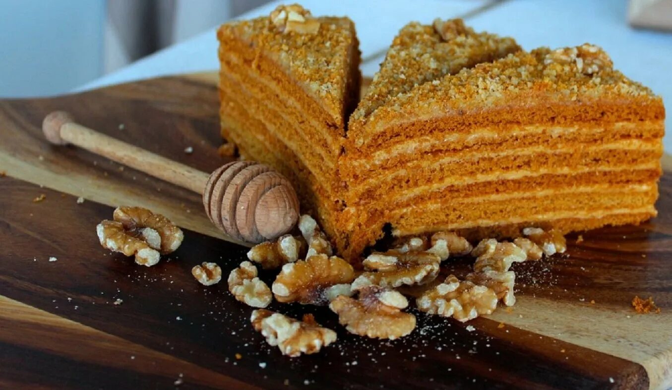 медовик со сливочным маслом. лимонный медовик буше. торт ленивый медовик за 30 минут. сметанник наполеон медовик. торт рыжик медовый.