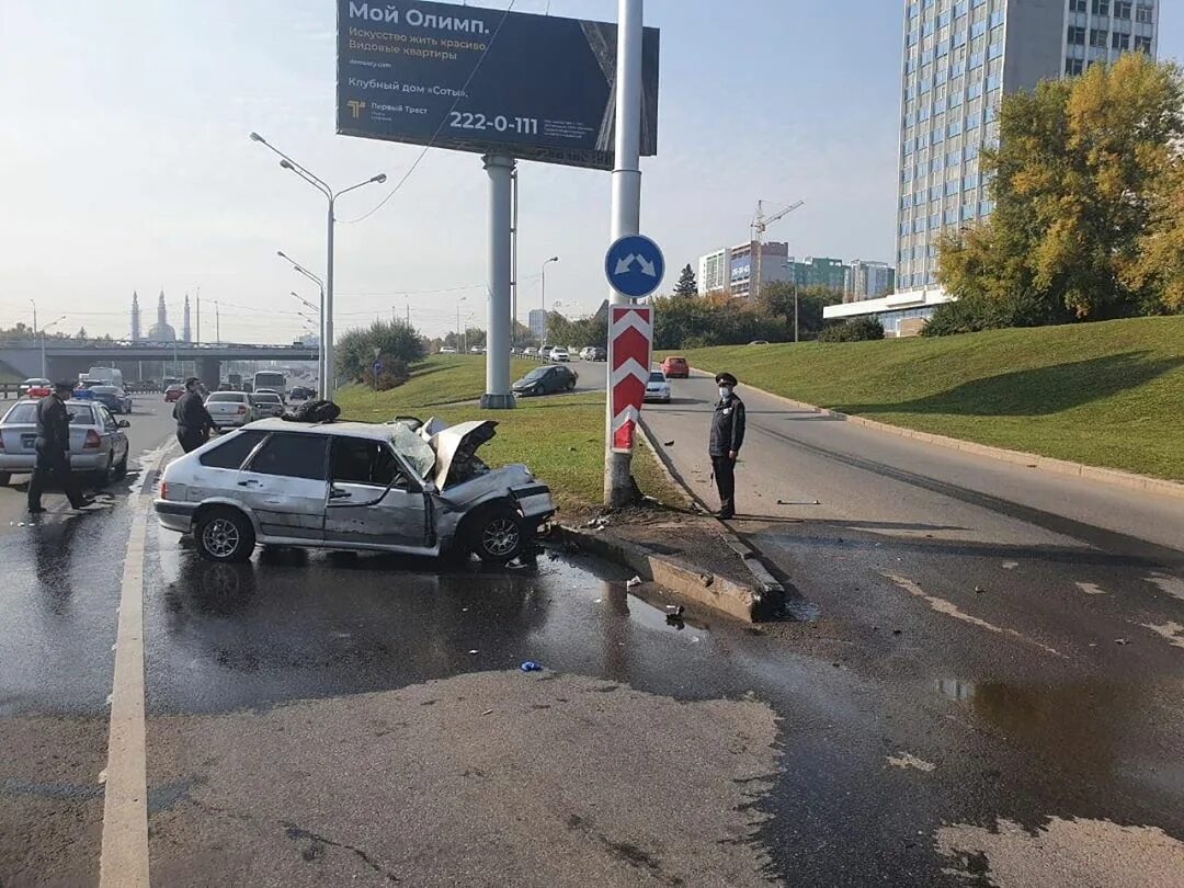 Авария в Уфе сегодня на проспекте Салавата Юлаева.