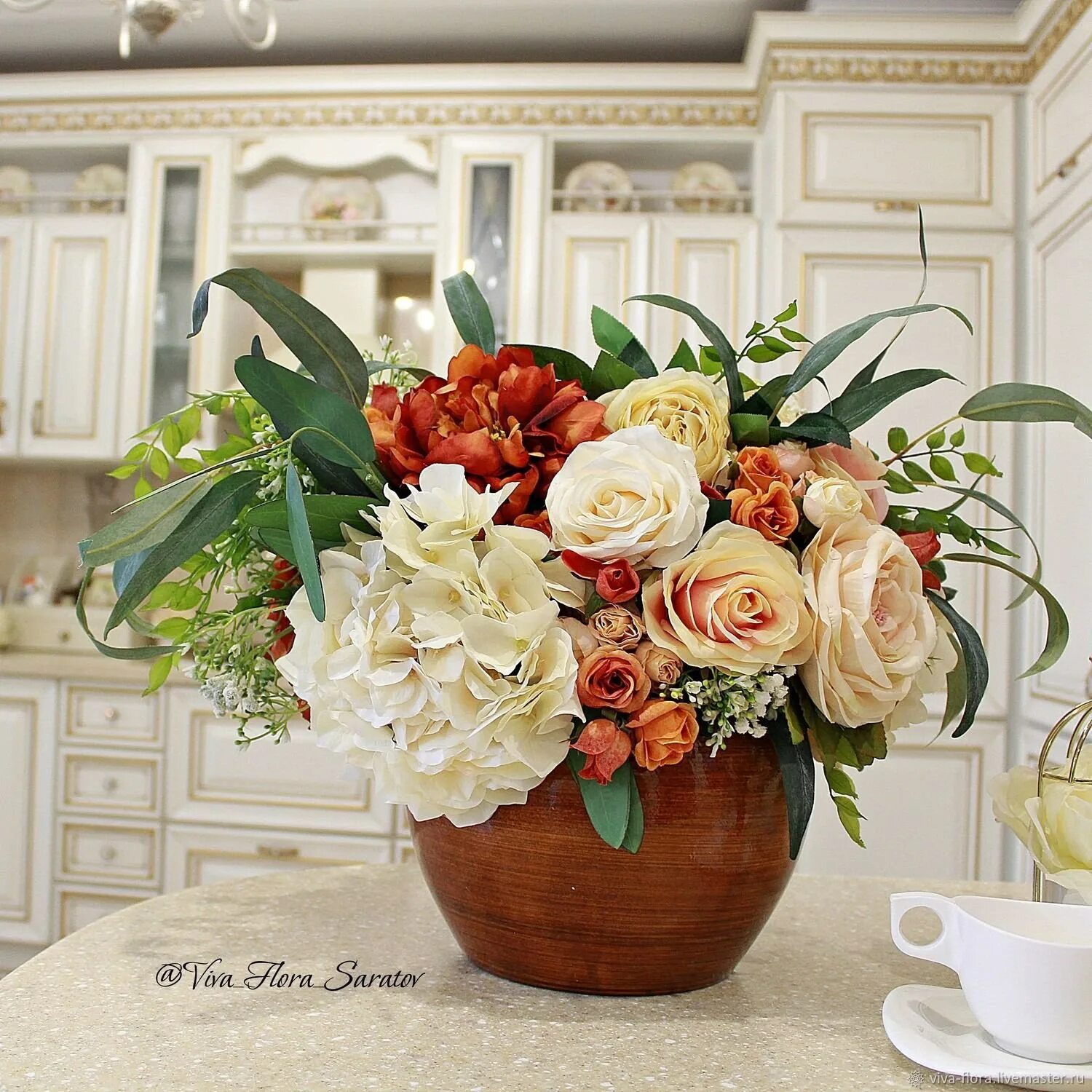 7 Tips To DIY Wedding Floral Arrangements - Wedpics Blog Large flower arrangemen