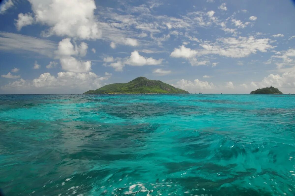 Остров Батейнд тихий океан. Остров колан. Красивый остров в океане. Райские острова в тихом океане.