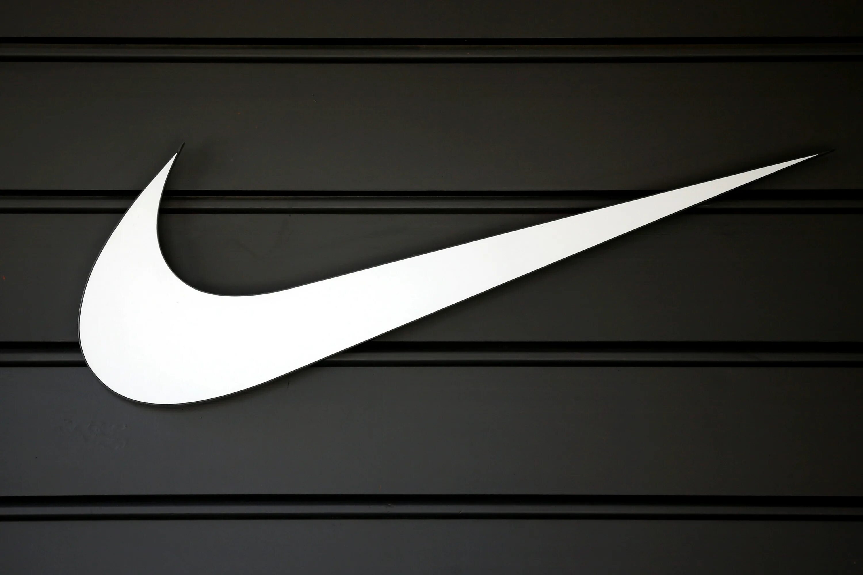 Nike brand. Свуш найк. Nike логотип. Табличка найк. Что означает найк