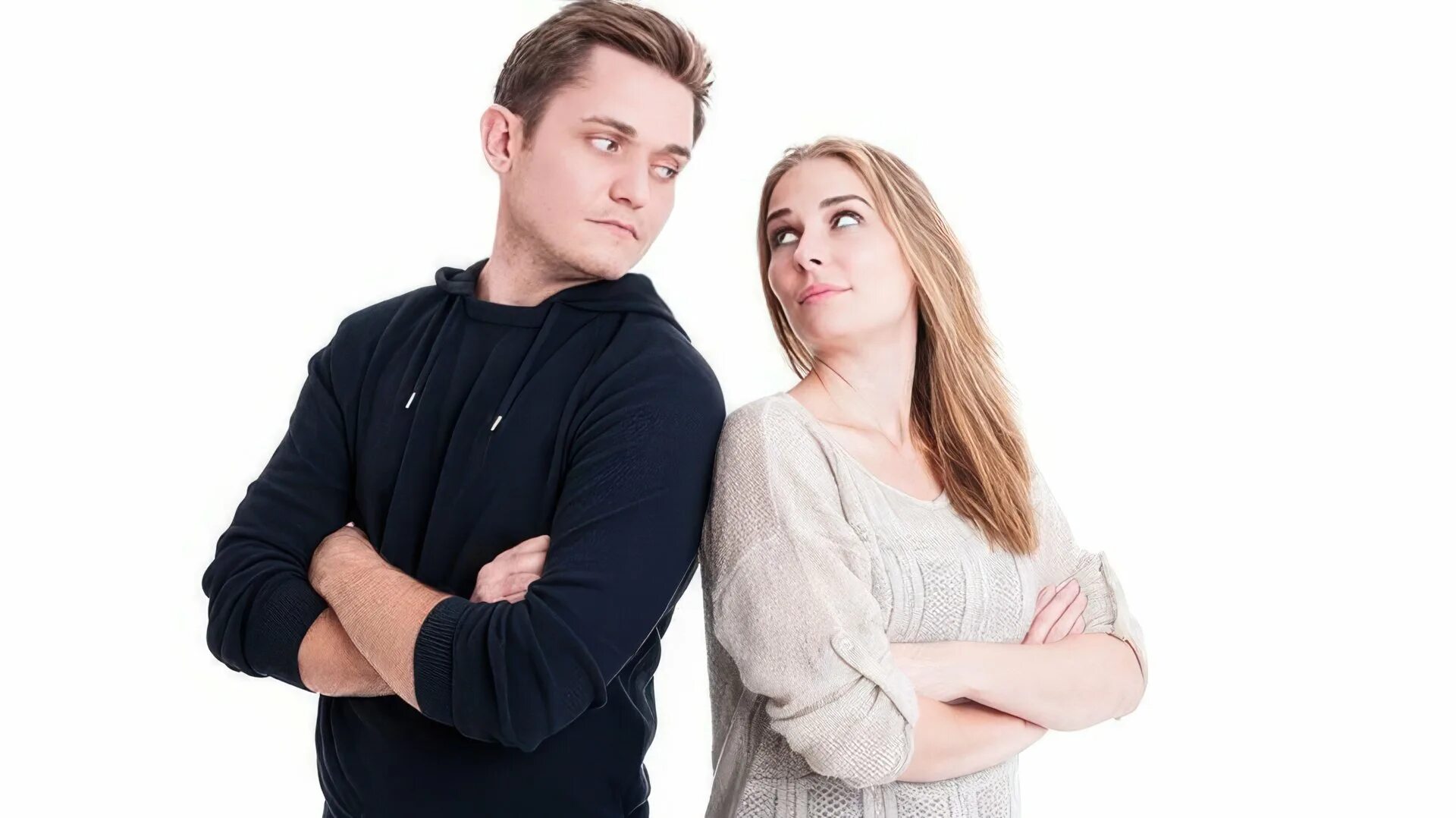 Looking at each other. Люди стоящие спиной друг к другу. Два человека стоят. Мужчина и женщина стоят спиной друг к другу. Люди спина к спине.