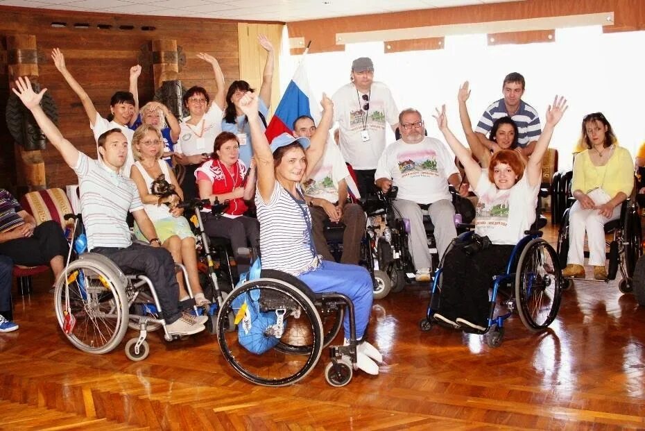 Отряд инвалидов. Люди с огранич возможностями. Дети с инвалидностью. Инвалид. Парк сокольники москва велодорожки.