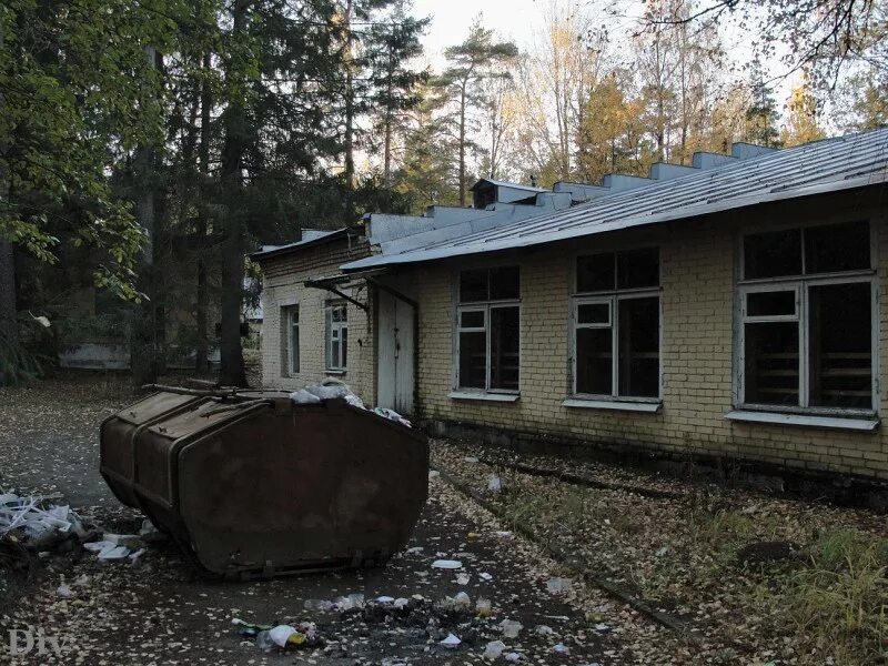 Дол лемболово. Лемболово заброшенный лагерь. Заброшенный Пионерский лагерь Лемболово.