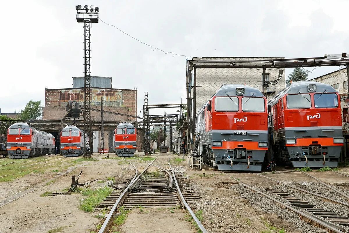 Луганский тепловозостроительный завод. Луганский ворошиловградский тепловозостроительный завод. М62. Луганский тепловозостроительный. 2тэ116у завод лтз.