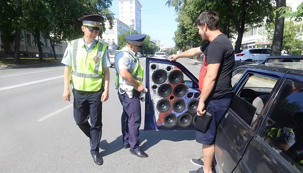 Громко музыка полиция. Шок бий шок бийле кип. Громко музыка полиция. Корица новый полицейский. Громко музыка полиция.