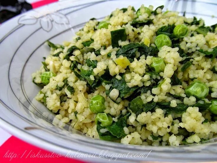 Пшено на гарнир к рыбе. Салат с кускусом, черри, зеленью клюквой. Среднезерноморский кус кус. Кускус с горошком. Зеленый кускус.