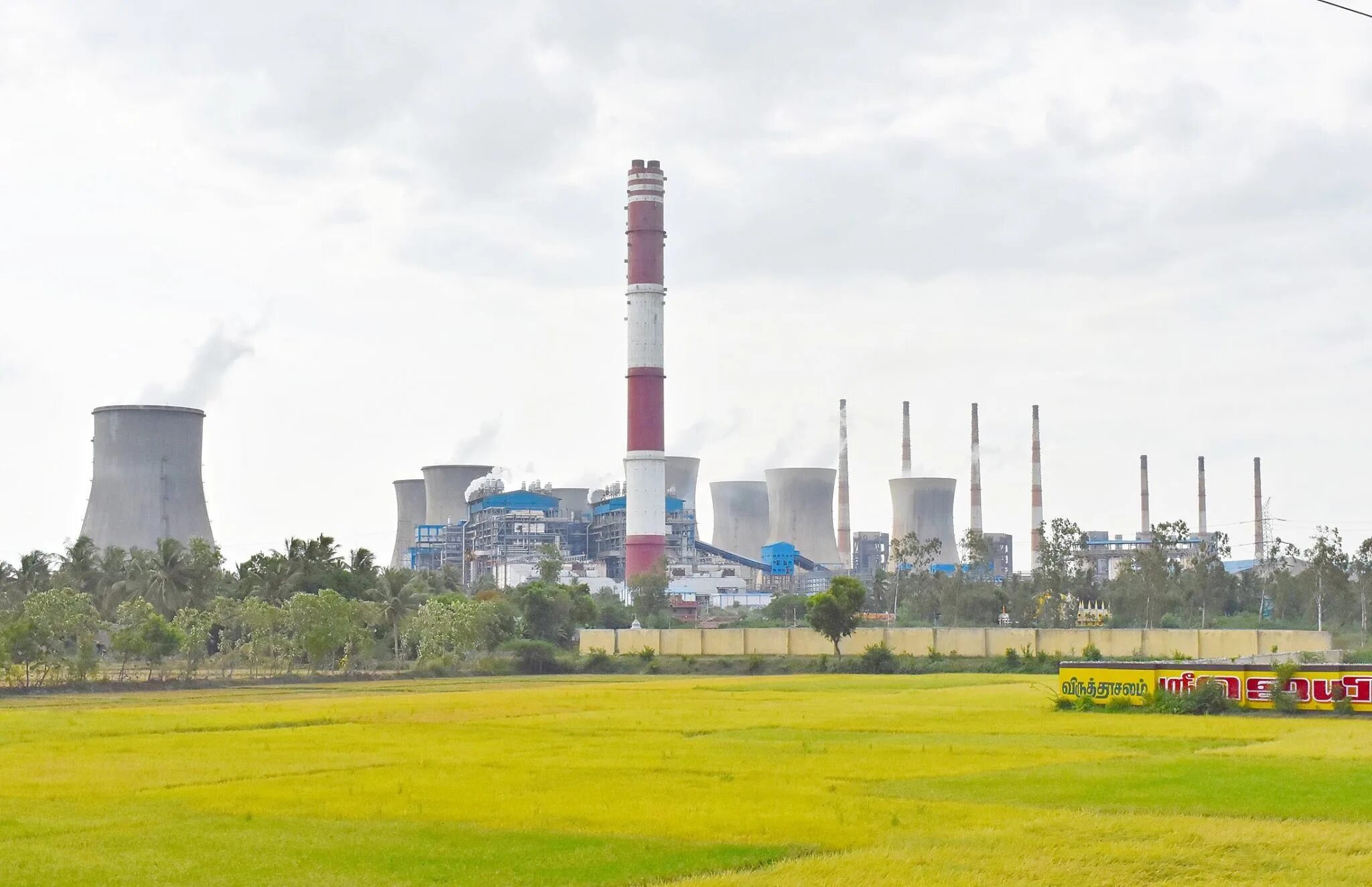 Thermal plant. Теплоэлектростанция Фергане. Теплоэлектростанция Курьяново. Электростанция фон. Экологичные ТЭС.