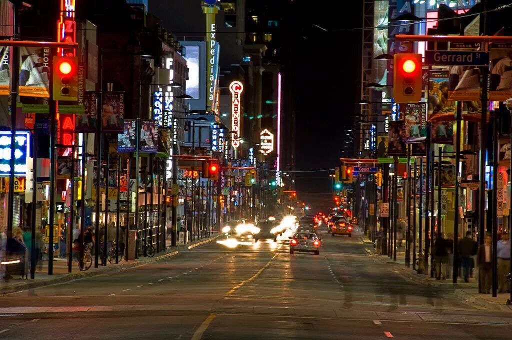 Йонг стрит Канада. Янг-стрит в Торонто Канада. Торонто Йонг стрит. Улица Yonge Street