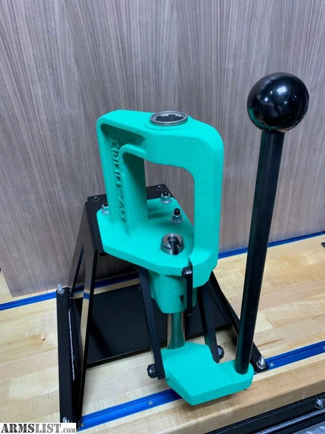 Reloading press
