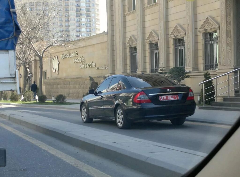 Машина посол. Номера авто посольство Азербайджана в Москве. Номера машин посольства Таджикистан. Посольство США В Москве машины. Посольские номера Азербайджана.