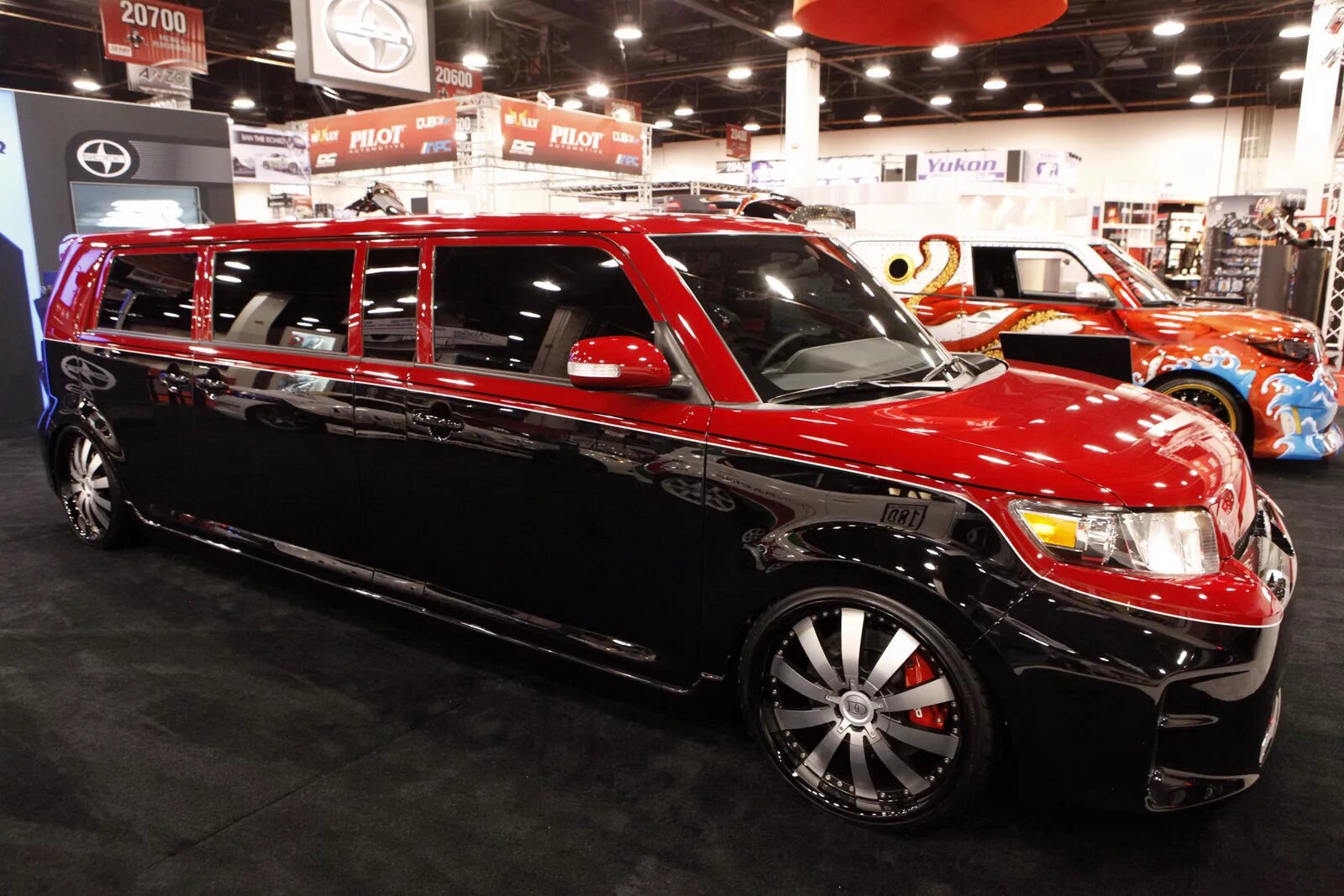 Включи 24 часа лимузин. Sema show 2010. тюнингованный лимузин. двухцветные авто. пожарная машина лимузин.